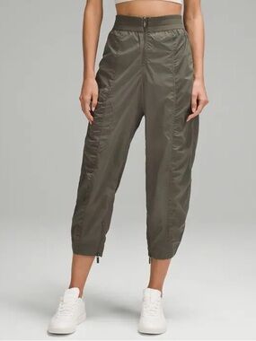 Lululemon Front Zip Mid-Rise Ruched Crop Pants in Army Green